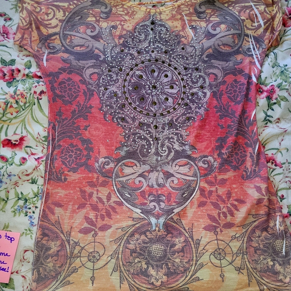 Junior's Daytrip top with cutouts along back